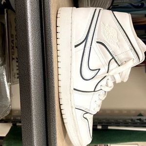 Jordan 1 Mid SE Iridescent Reflective
